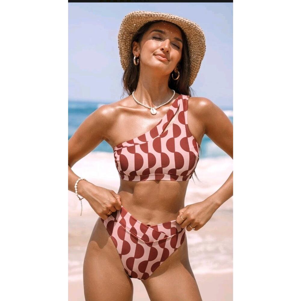 Cupshe Women's Super Bloom Asymmetric Cutout Bikini Top High Waisted Bottom Med